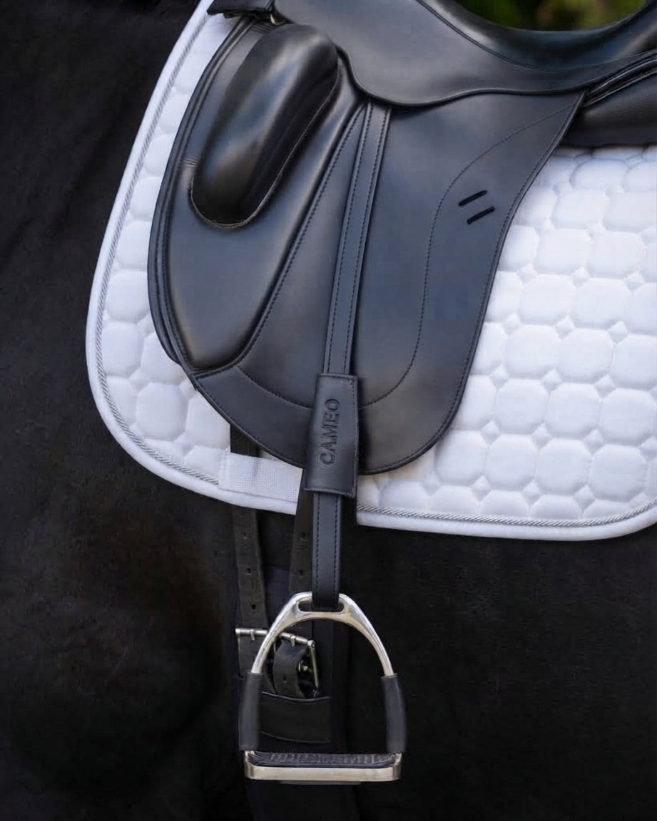 CAMEO Competition Dressage Mono Stirrup Leathers in Black featuring a single-strap profile for close contact dressage riding.