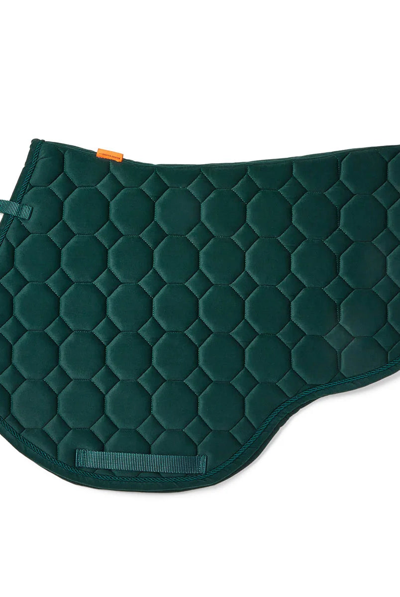 CAMEO Suede GP & Jump Saddlecloth in EverGreen showcasing the forward-cut silhouette, swan-neck high wither clearance, geometric quilting, and rope piping engineered for shock absorption, moisture-wicking comfort, and jump saddle stability.